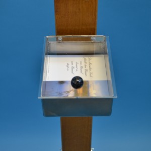 Sterbebildbehälter mit Anschraubplatte